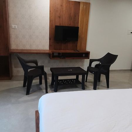 Mahalaxmi Executive Hotel Kolhapur Room photo